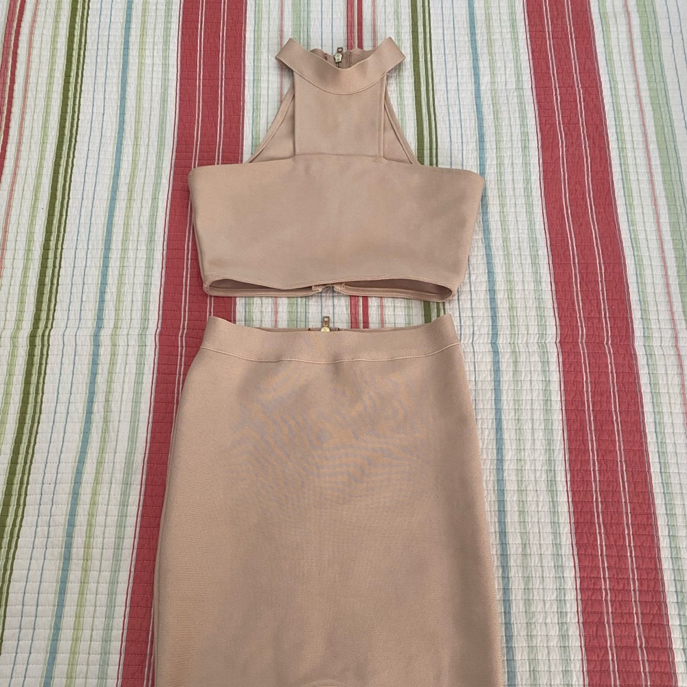 Bandage set, halter top and curved skirt